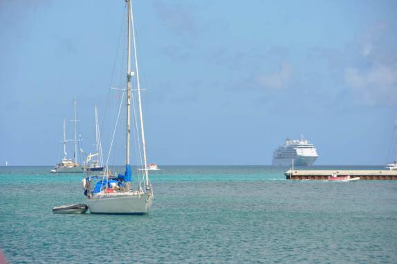 Navio-cruzeiro em Marigot, - St. Martin
